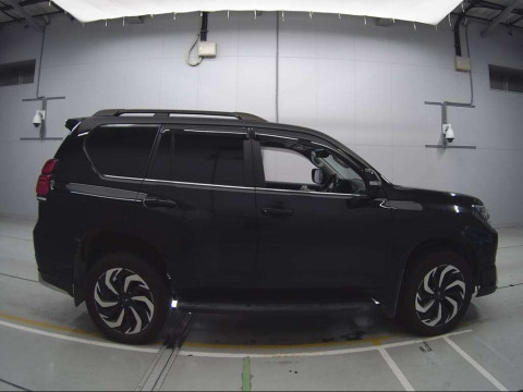 2022 Toyota Land Cruiser Prado GDJ150W[2]