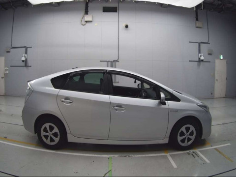 2013 Toyota Prius ZVW30[2]