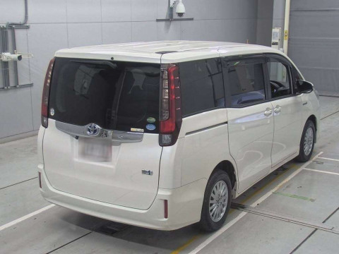 2016 Toyota Noah ZWR80G[1]