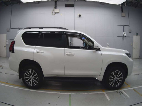 2021 Toyota Land Cruiser Prado TRJ150W[2]