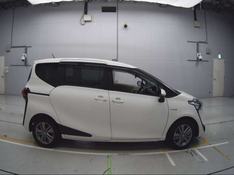 2020 Toyota Sienta NHP170G[2]