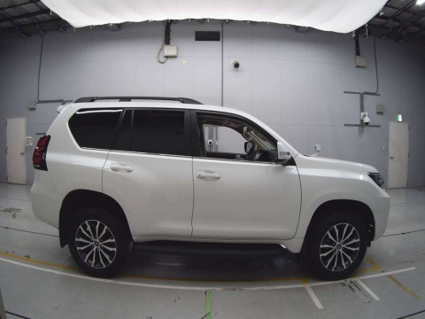 2020 Toyota Land Cruiser Prado GDJ150W[2]