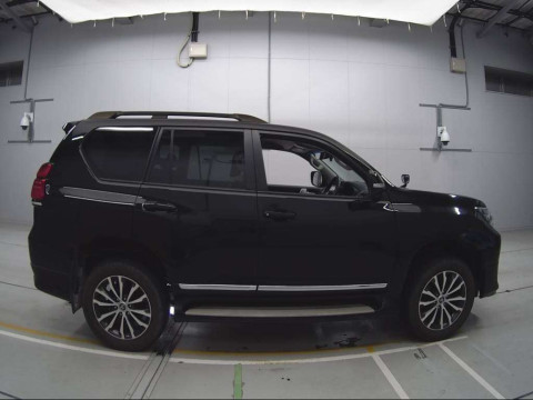 2018 Toyota Land Cruiser Prado TRJ150W[2]