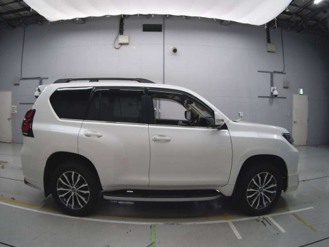 2020 Toyota Land Cruiser Prado GDJ151W[2]