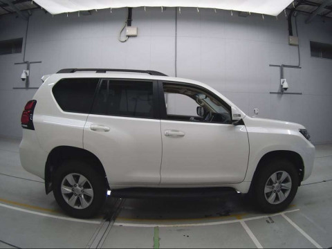 2023 Toyota Land Cruiser Prado TRJ150W[2]