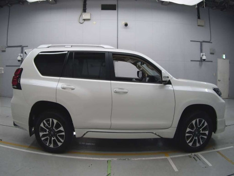 2023 Toyota Land Cruiser Prado TRJ150W[2]