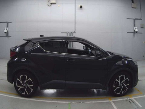 2020 Toyota C-HR NGX10[2]