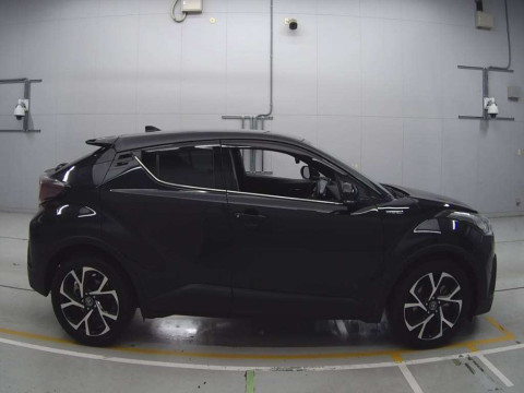 2017 Toyota C-HR ZYX10[2]