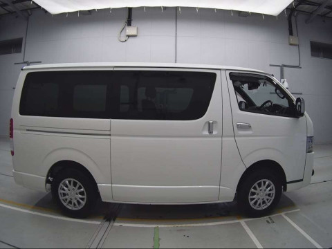 2021 Toyota Hiace Van GDH206V[2]