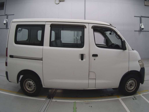 2015 Toyota Liteace Van S402M[2]