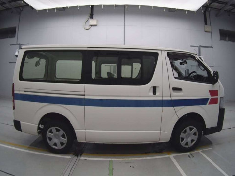 2014 Toyota Regiusace Van TRH200V[2]