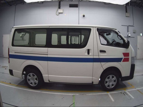 2014 Toyota Regiusace Van KDH201V[2]