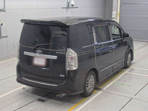 2009 Toyota Voxy ZRR75W[1]