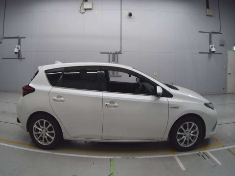 2016 Toyota Auris ZWE186H[2]