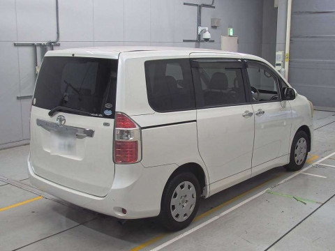 2009 Toyota Noah ZRR70G[1]