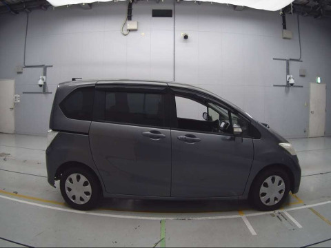 2012 Honda Freed GB3[2]