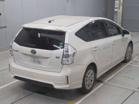 2013 Toyota Prius alpha ZVW40W[1]