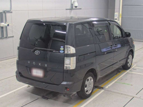 2004 Toyota Voxy AZR60G[1]