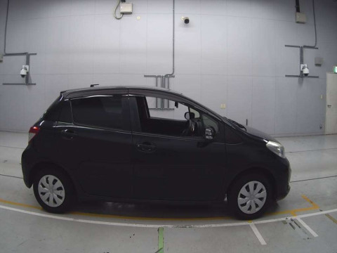 2014 Toyota Vitz KSP130[2]