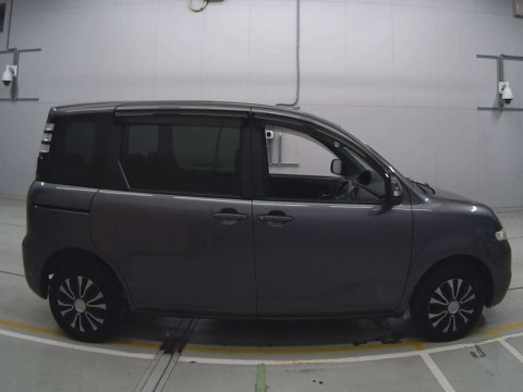 2009 Toyota Sienta NCP81G[2]