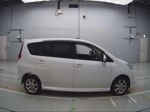 2009 Toyota Passo sette M502E[2]