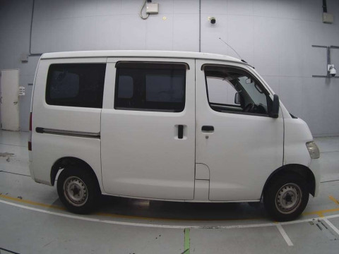 2010 Toyota Liteace Van S402M[2]