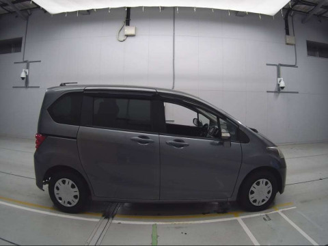 2011 Honda Freed GB3[2]