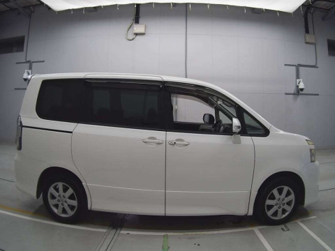 2008 Toyota Voxy ZRR70W[2]