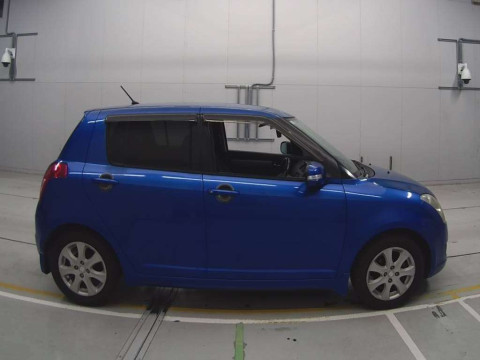 2010 Suzuki Swift ZC71S[2]