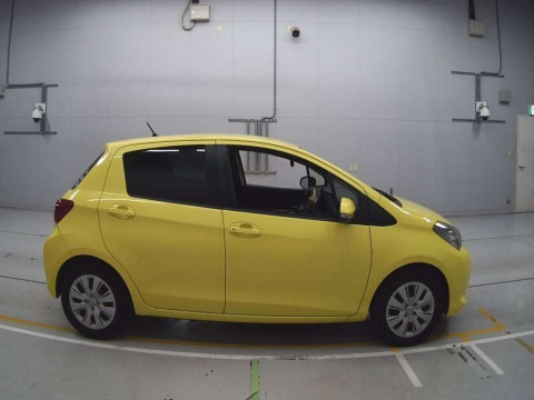 2014 Toyota Vitz NSP130[2]