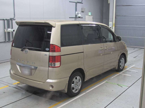 2005 Toyota Noah AZR60G[1]