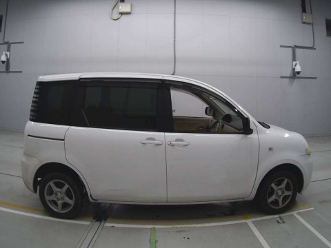 2004 Toyota Sienta NCP81G[2]