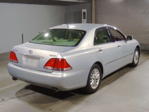 2004 Toyota Crown GRS180[1]