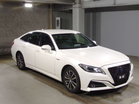 2018 Toyota Crown Hybrid AZSH20[2]