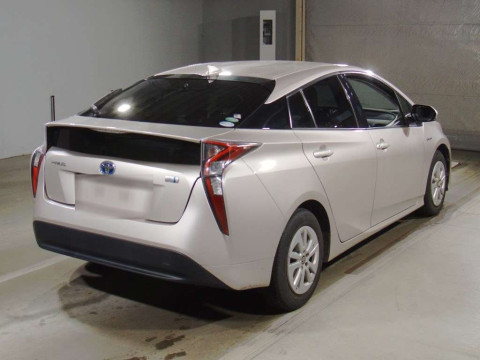 2016 Toyota Prius ZVW50[1]