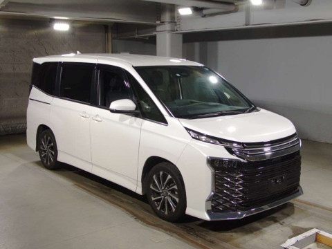 2022 Toyota Voxy ZWR90W[2]