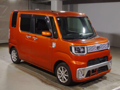 2015 Daihatsu Wake LA700S[2]