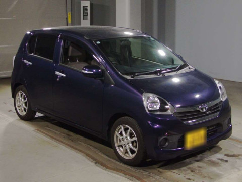 2013 Toyota Pixis Epoch LA300A[2]