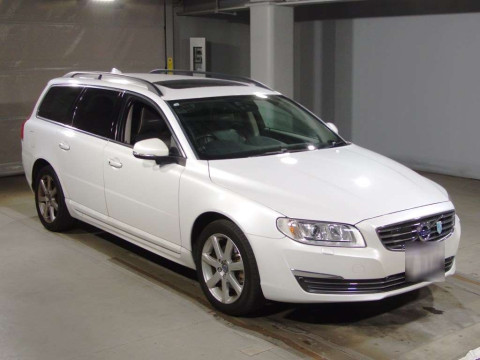 2016 Volvo V70 BB420W[2]