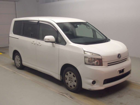 2010 Toyota Voxy ZRR70G[2]