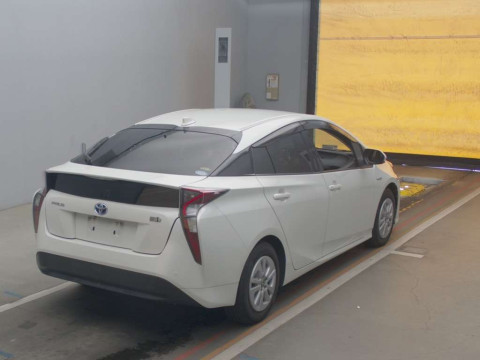 2016 Toyota Prius ZVW50[1]