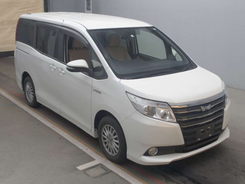 2014 Toyota Noah ZWR80G[2]