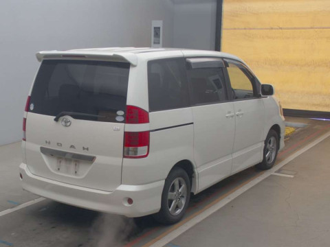 2006 Toyota Noah AZR60G[1]