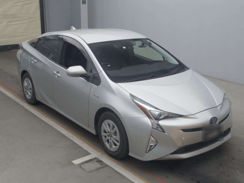 2018 Toyota Prius ZVW50[2]