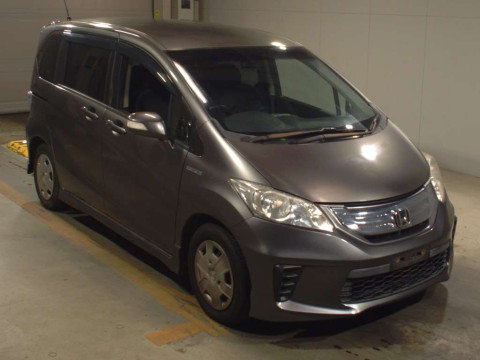 2012 Honda Freed hybrid GP3[2]