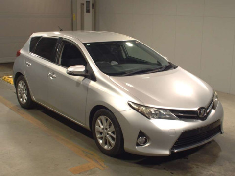 2012 Toyota Auris NZE181H[2]