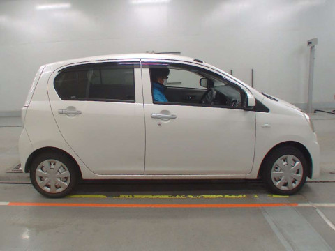 2014 Daihatsu Mira es LA310S[2]