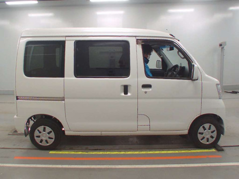 2017 Toyota Pixis Van S321M[2]