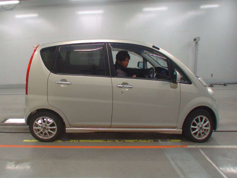 2010 Daihatsu Move L175S[2]