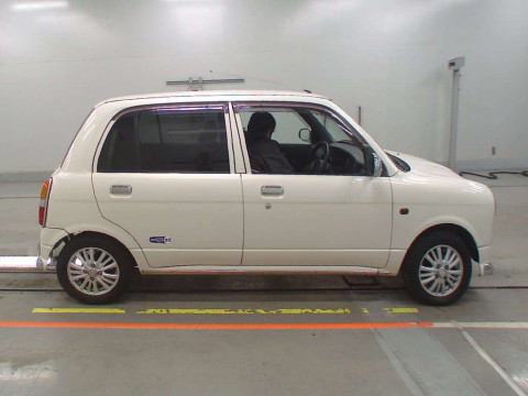 2002 Daihatsu Miragino L700S[2]